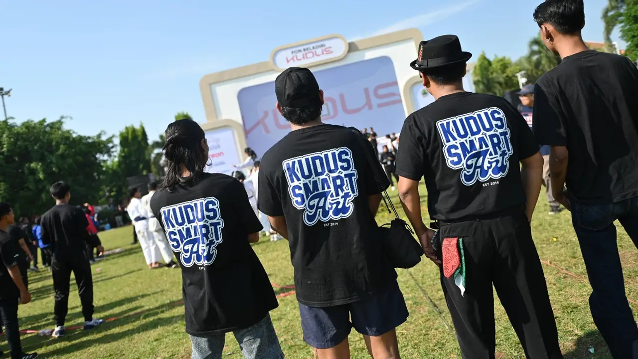 Cerita Inspiratif di Balik Mahakarya Tifo Raksasa PON Bela Diri Kudus 2025