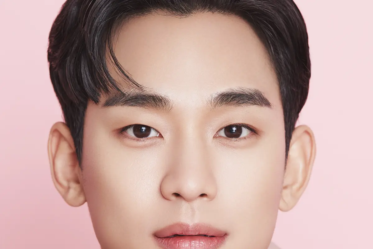 Rutinitas Skincare Kim Soo Hyun Oppa Punya Kulit Mulus Tanpa Jerawat