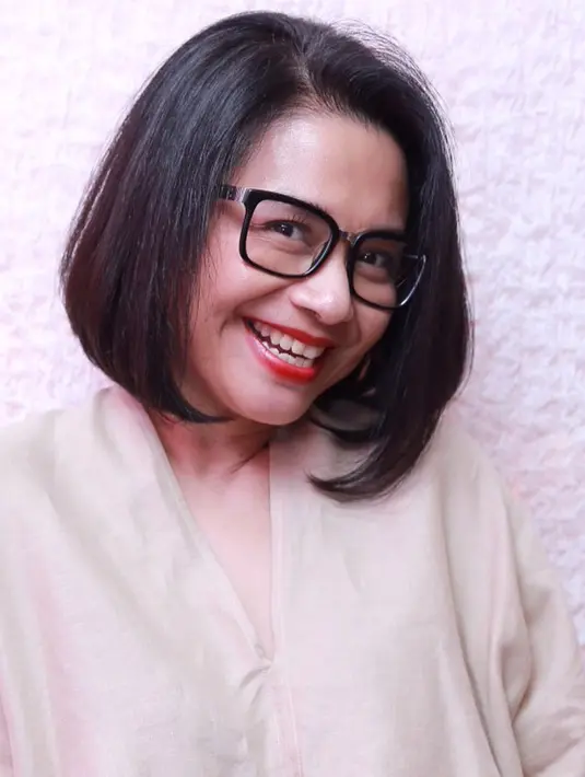 Album 'Simfoni Dari Hati' berisi 10 lagu, kebanyakan liriknya tentang cinta. Salah satu lagunya, diciptakan oleh sahabatnya Titi DJ. (Galih W. Satria/Bintang.com)