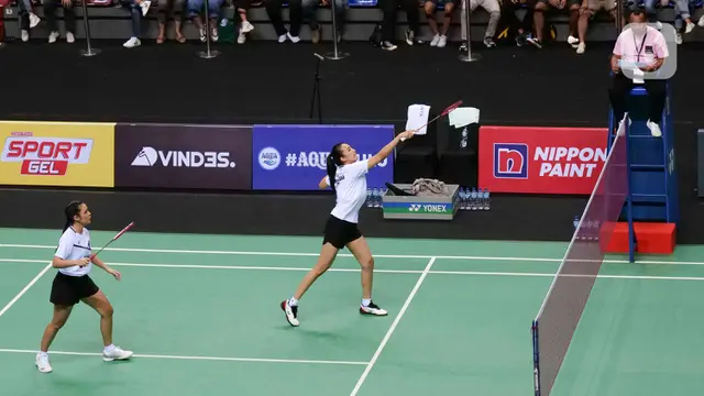 FOTO: Hesti Purwadinata / Erika Carlina Menang Lawan Raisa / Anya Geraldine di Tepok Bulu 2022