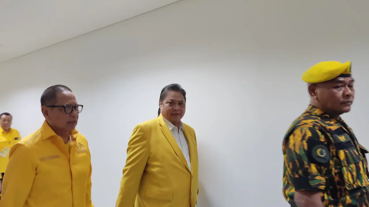 Ketua Umum Partai Golkar Airlangga Hartarto menghadiri Rakernas Tahun 2023 di kantor DPP Partai Golkar, Jakarta, Minggu (4/6/2023).