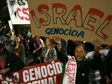 Para pendukung pro-Palestina mengambil bagian dalam sebuah demonstrasi dalam rangka peringatan satu tahun konflik Israel-Hamas di Sao Paulo, Brasil, pada 8 Oktober 2024. (NELSON ALMEIDA/AFP)