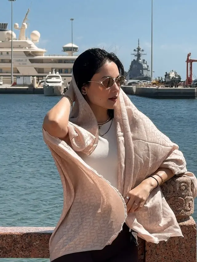 Pesona Cantik Clara Bernadeth Liburan di Oman, Tampil Menawan Sampai Dikira Lukisan