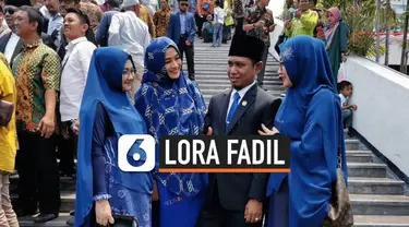 Sosok anggota DPR dari fraksi Nasdem Lora Fadil mencuri perhatian warganet. Selain tertidur saat sidang pelantikan, Fadil juga datang bersama ketiga istrinya ke gedung DPR/MPR.