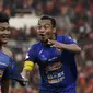 Striker Arema FC, Nur Hardianto, merayakan gol yang dicetaknya ke gawang Persija Jakarta pada laga Shopee Liga 1 di SUGBK, Jakarta, Sabtu (3/8). Persija bermain imbang 2-2 atas Arema. (Bola.com/Yoppy Renato)