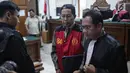 Mantan Pelaksana Tugas (Plt) Ketua Umum PSSI Joko Driyono usai menjalani sidang lanjutan di PN Jakarta Selatan, Kamis (9/5/2019). Sidang dengan agenda mendengarkan keterangan saksi dari Jaksa Penuntut Umum (JPU) tersebut ditunda hingga 28 Mei 2019. (Liputan6.com/Faizal Fanani)
