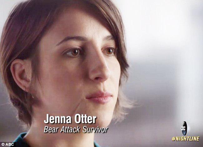 Jenna saat ini sedang menempuh pendidikan menjadi dokter pengobatan darurat | foto: copyright dailymail.co.uk