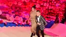 "Nick melamar Priyanka saat keduanya berlibur ke London di hari ulang tahun Priyanka. Mereka sangat bahagia!" ujar seorang sumber. (ANDREW H. WALKER-REX-SHUTTERSTOCK/HollywoodLife)