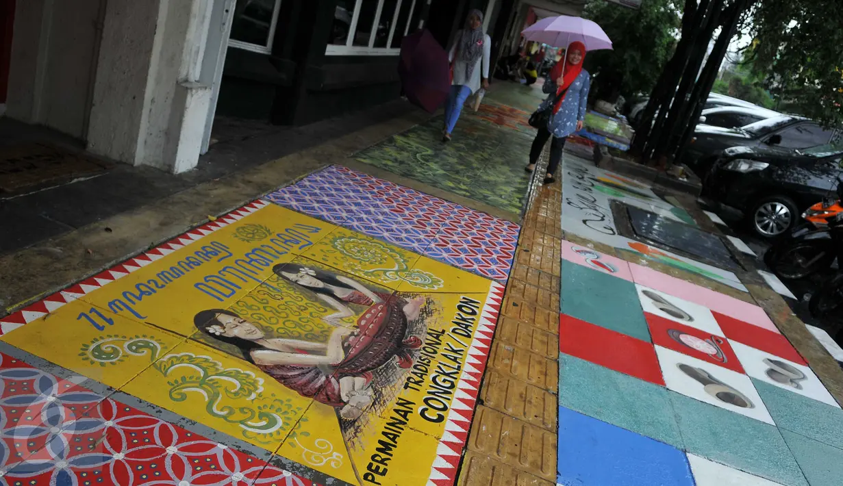 Gambar salah satu lukisan mural di trotoar Cikini, Jakarta, Senin (14/12/2015). Mural yang dibuat di atas trotoar sepanjang 120 meter ini merupakan rangkaian kegiatan Fun Actv Art Mural 2015. (Liputan6.com/Gempur M Surya)