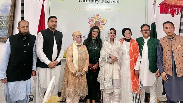 7 Potret Dewi Perssik Rayakan Lebaran di Karachi, Pakistan Bersama Kekasih