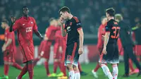 Ekspresi kekecewaan pemain Manchester United setelah kalah dari Midtjylland pada pertandingan leg pertama 32 besar Liga Europa di Stadion MCH Arena, Hernin, Denmark, Jumat (19/2/2016) dini hari WIB. (AFP/Scanpix Denmark/Henning Bagger/Denmark OUT)