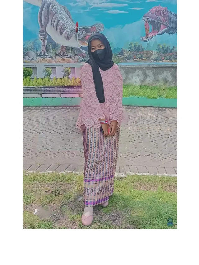 Wanita Ini Minta Foto Teman di Sebelahnya Dihilangkan, 7 Hasilnya Bikin Tepuk Jidat