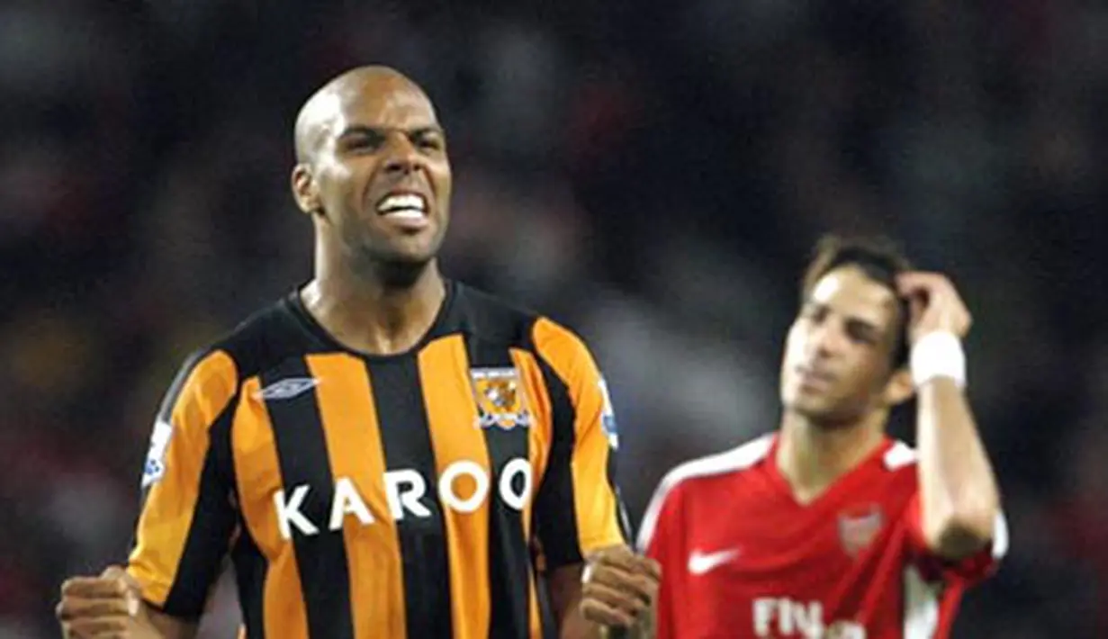 Hull City's Jamaican Marlon King celebrates after their Premiership match at The Emirates Stadium in London on September 27, 2008. Hull City won the game 2-1. AFP PHOTO/Adrian Dennis