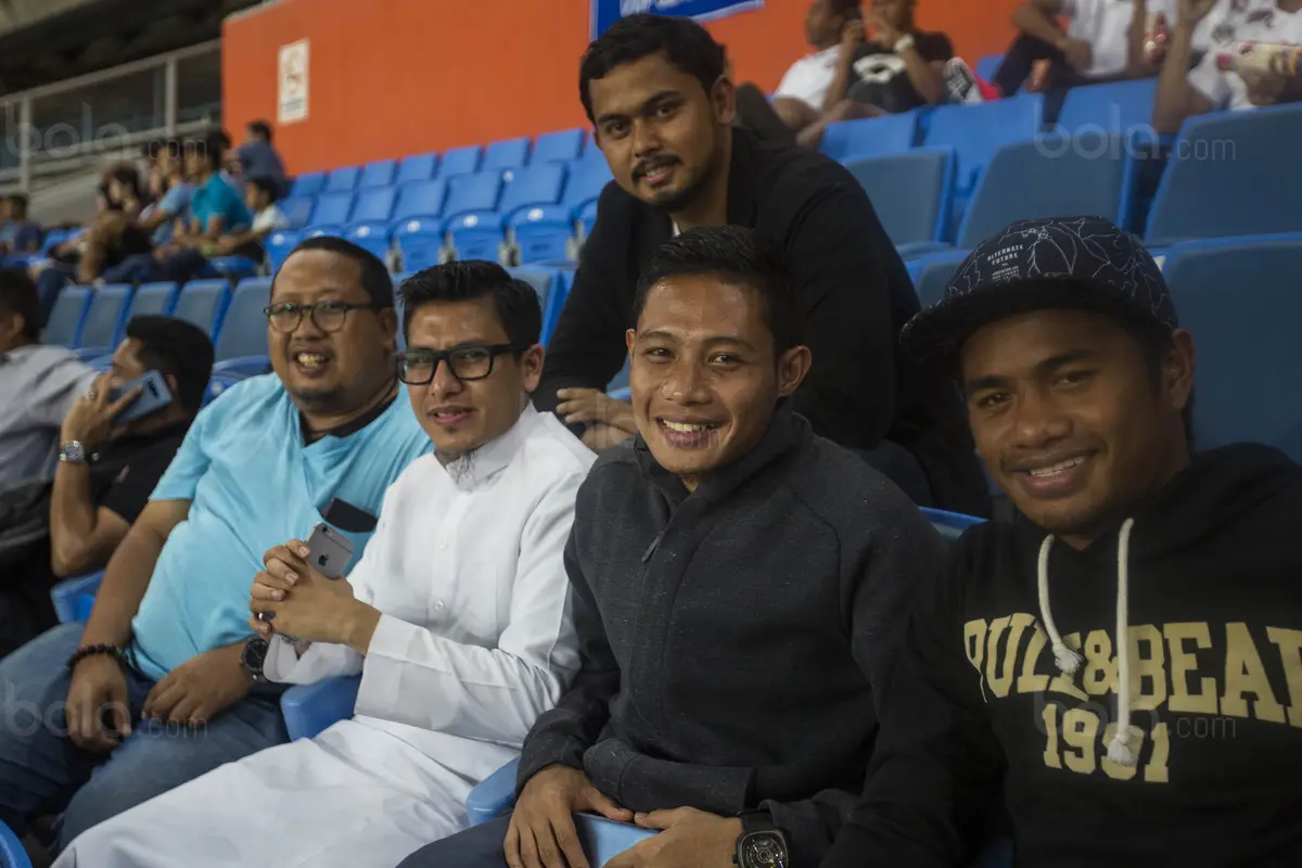Evan Dimas Nonton Bola