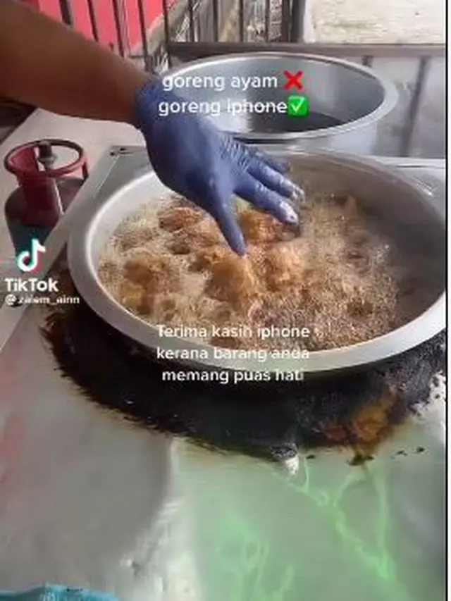 Niat Bikin Tutorial Masak, iPhone 13 Pro Ini Malah Masuk ke Dalam Wajan Penggorengan