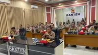 Kapolda Banten Beserta Jajaran Terima Arahan Kapolri, Jenderal Listyo Sigit Prabowo, Mengenai Kenaikan Harga BBM Subsidi. (Dokumentasi Polda Banten).