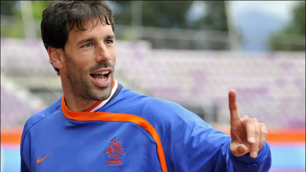 [VIDEO] Aksi Van Nistelrooy dalam gelap