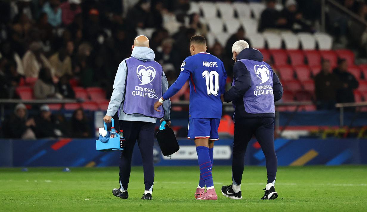 Pelatih Prancis, Didier Deschamps, mengakui bahwa Mbappe bergabung dengan kondisi cedera ringan. Ia masih akan menunggu proses pemeriksaan lebih lanjut untuk memainkan sang pemain. (AFP/Franck Fife)
