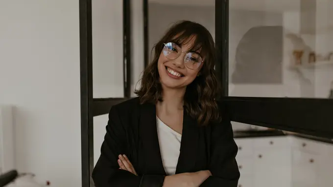 4 Fashion Items Wajib Punya untuk Tampil Profesional di Kantor, Mana yang Paling Sering Dipakai?