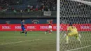 Menit ke-80, gol kelima Indonesia tiba. Bola muntah di depan kotak penalti disambut sepakan keras Elkan Baggot yang lolos tak terkawal. (Dok. PSSI)