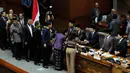 Seusai rapat paripurna penutupan, para anggota dewan mengadakan salam perpisahan, Jakarta, (30/9/14). (Liputan6.com/Andrian M Tunay) 