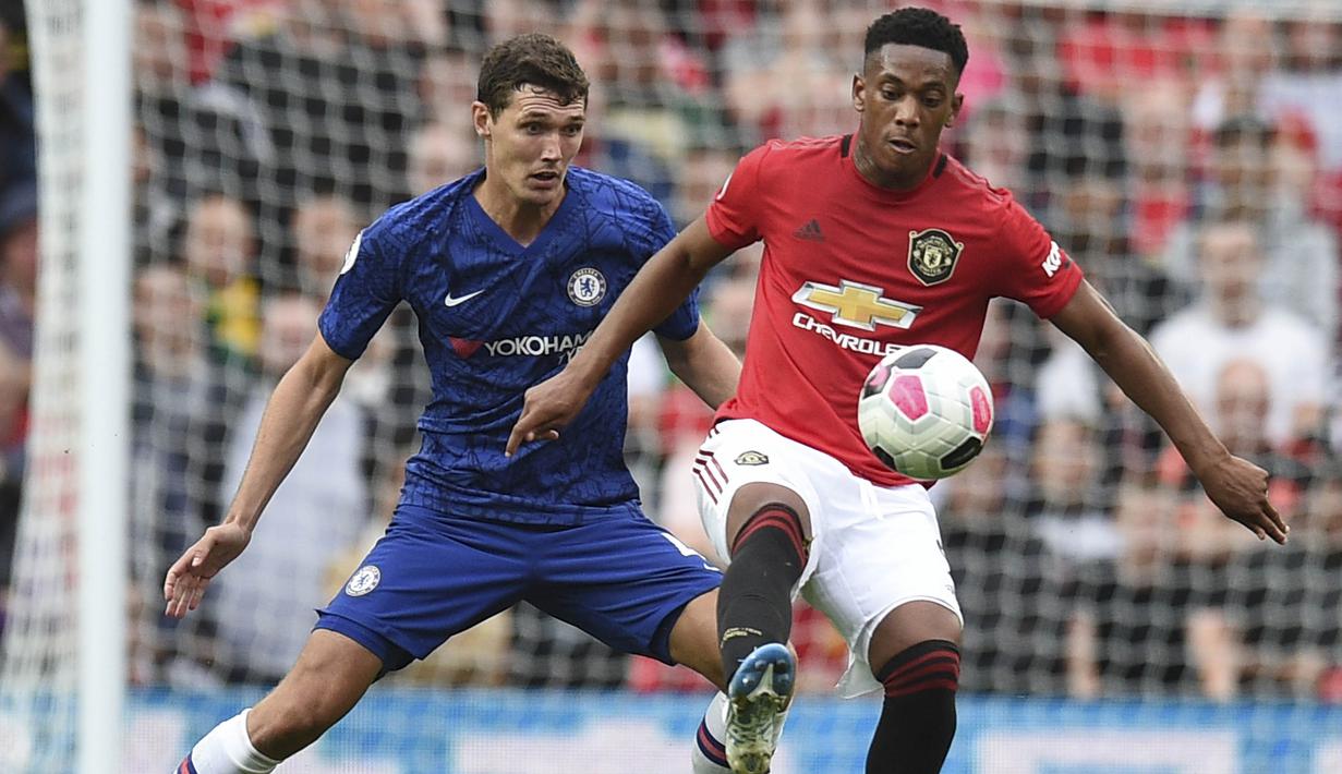 5. Andreas Christensen (23 Tahun) - Kepergian Gary Cahill membuatnya berpeluang untuk mendapatkan posisi bek tengah utama. Sejauh ini pemain asal Denmark tersebut sudah tiga kali dipercaya Frank Lampard untuk jadi benteng utama. (AFP/Oli Scarff)