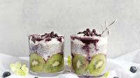 These chia seed recipes are perfect for an easy, light, and healthy breakfast or snack. (Photo: Brenda Godinez/Unsplash)