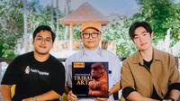 Sineas dan Tokoh fotografi Ian Wibowo digandeng budayawan I Made Putrawan untuk menggarap proyek buku dokumentasi seni budaya suku (tribal art) Indonesia. (Foto: Dok. Koleksi Pribadi Ian Wibowo)