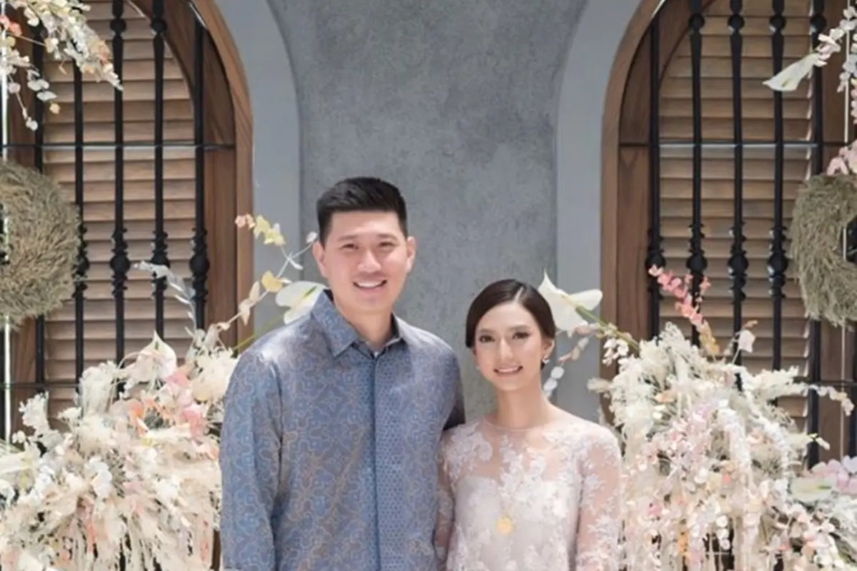 6 Momen Pertunangan Nadia Saphira, Cantik dengan Rambut di Sanggul