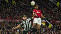 Man United dihajar Newcastle dengan skor 0-3 di depan pendukungnya sendiri. (AP Photo/Dave Thompson)