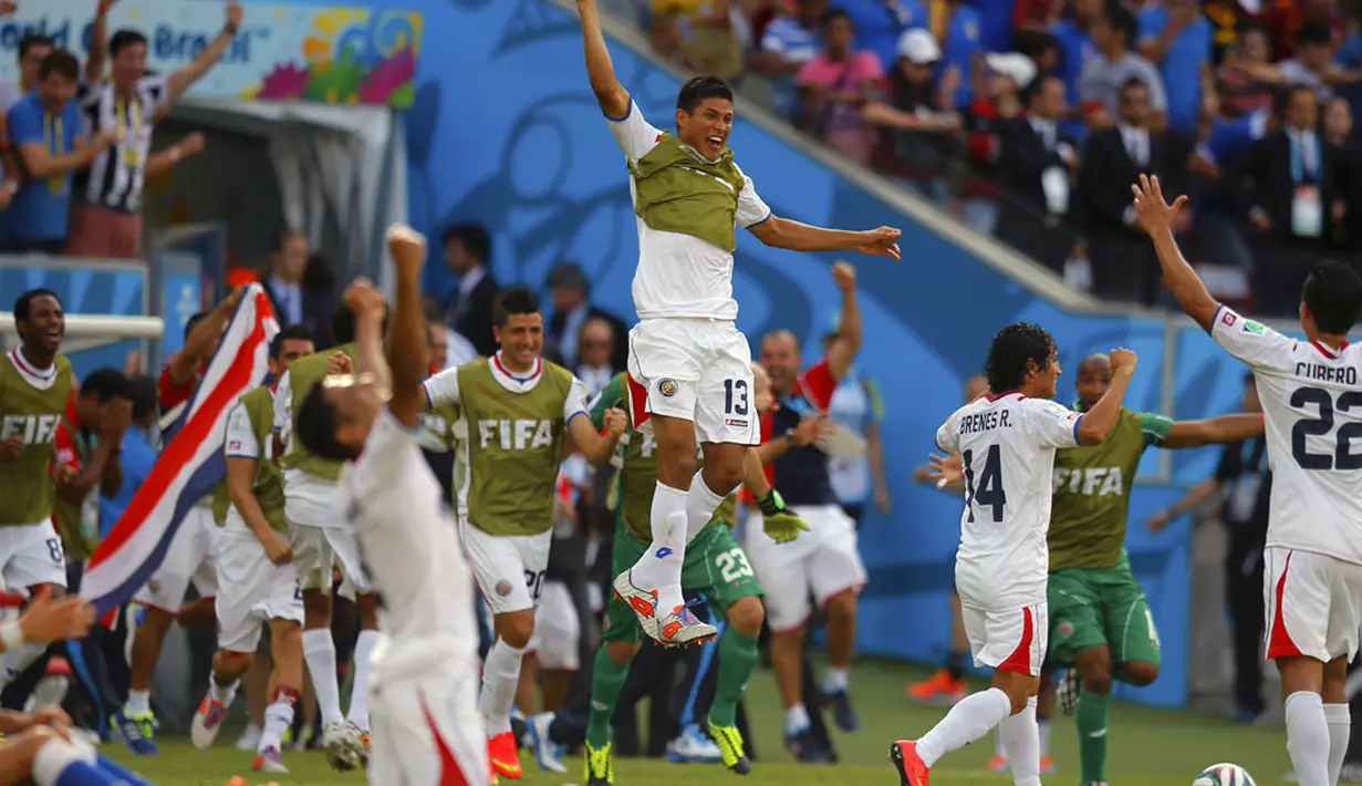 Selebrasi pemain Kosta Rika usai mengalahkan Italia 1-0 di babak penyisihan Piala Dunia 2014 Grup D di Stadion Pernambuco, Recife, Brasil, (20/6/2014). (REUTERS/Brian Snyder) 