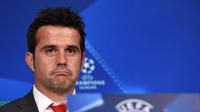 Pelatih Olympiakos, Marco Silva, mencoba realistis yakni meraih hasil imbang kontra Bayern Munchen di Allianz Arena, Rabu (25/11/2015) dini hari WIB. (AFP/CHRISTOF STACHE)