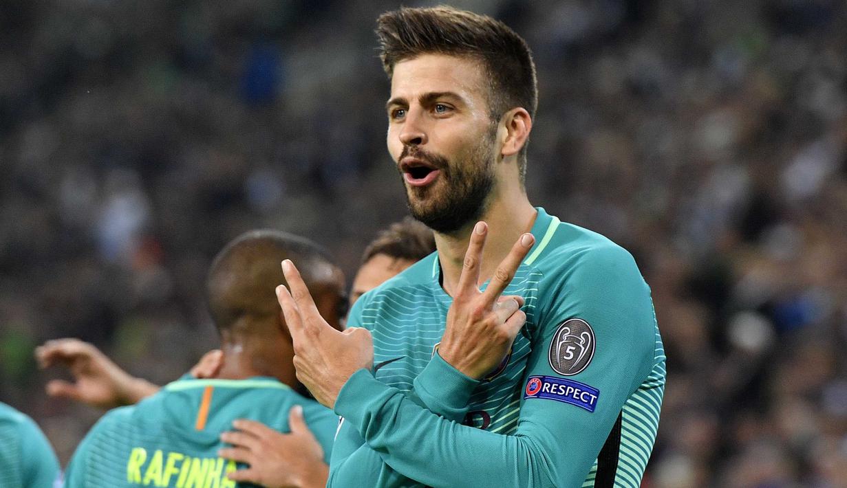 Gaya Gerard Pique usai mencetak golnya ke gawang Borussia Moenchengladbach pada laga grup C di  Moenchengladbach, Jerman (Kamis (29/9/2016) dini hari WIB. (AP/Martin Meissner)