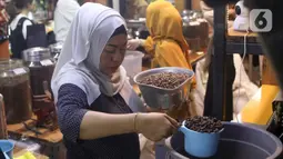 Kementerian Pertanian diminta mampu memacu produktivitas produk kopi di Indonesia agar bisa menghasilkan 8-9 ton per hektar. (Liputan6.com/Herman Zakharia)