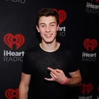 "Kami ... Kami belum (memiliki hubungan), sebenarnya," kata Shawn Mendes. "Setiap kali saya mencoba untuk bergerak, dia hanya bersumpah kepada saya. ‘Ini tidak pernah akan terjadi’." tambah penyanyi 17 tahun ini. (AFP/Bintang.com)
