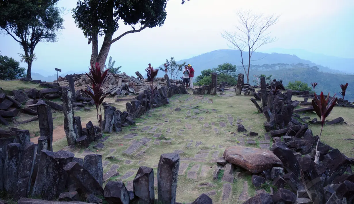 Salah satu teras yang ada di areal situs Gunung Padang di Kampung Cimanggu, Cianjur, Jawa Barat, (19/9/2014). (Liputan6.com/Helmi Fithriansyah)