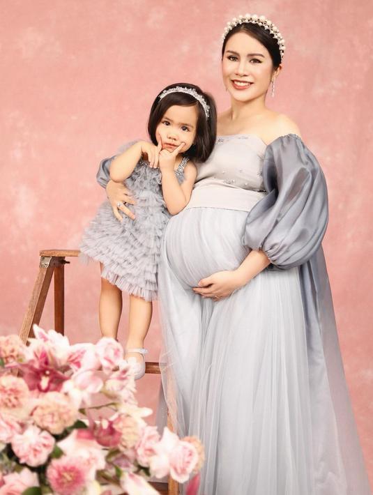 Melahirkan Anak Kedua, Berikut 8 Potret Maternity Shoot ...