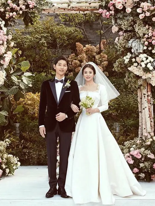 Pasca menikah Song Hye Kyo dan Song Joong Ki belum memutuskan proyek barunya. Tampaknya pasangan ini masih ingin menikmati masa bulan madu. (Foto: instagram.com/kyo1122)