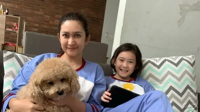 6 Potret Kebersamaan Nafa Urbach dan Putrinya yang Beranjak Remaja, Selalu Kompak