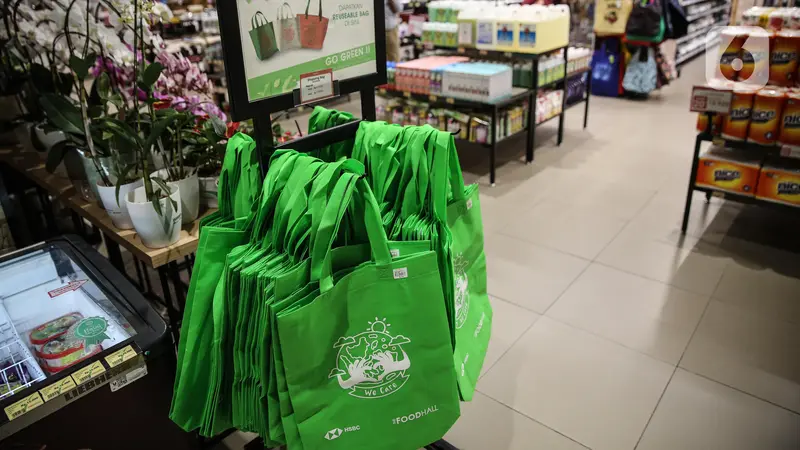 Hari Pertama Penerapan Larangan Kantong Plastik di Pusat Perbelanjaan Jakarta