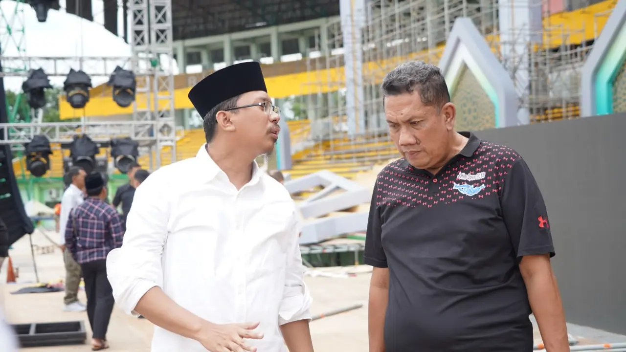 Bupati Sidoarjo Ahmad Muhdlor saat meninjau Stadion Delta lokasi 1 abad NU. (Foro: sidoarjokab.go.id)