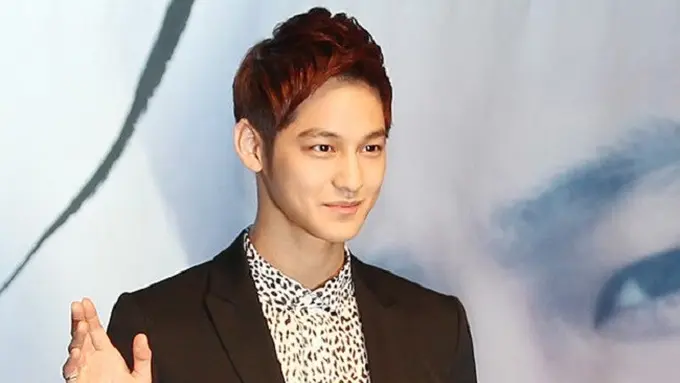 [Bintang] Meskipun Sakit, Kim Bum Tetap Menjalankan Tugas Wajib Militer