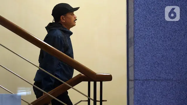 Terjaring OTT, Wali Kota Madiun Digelandang ke Gedung KPK