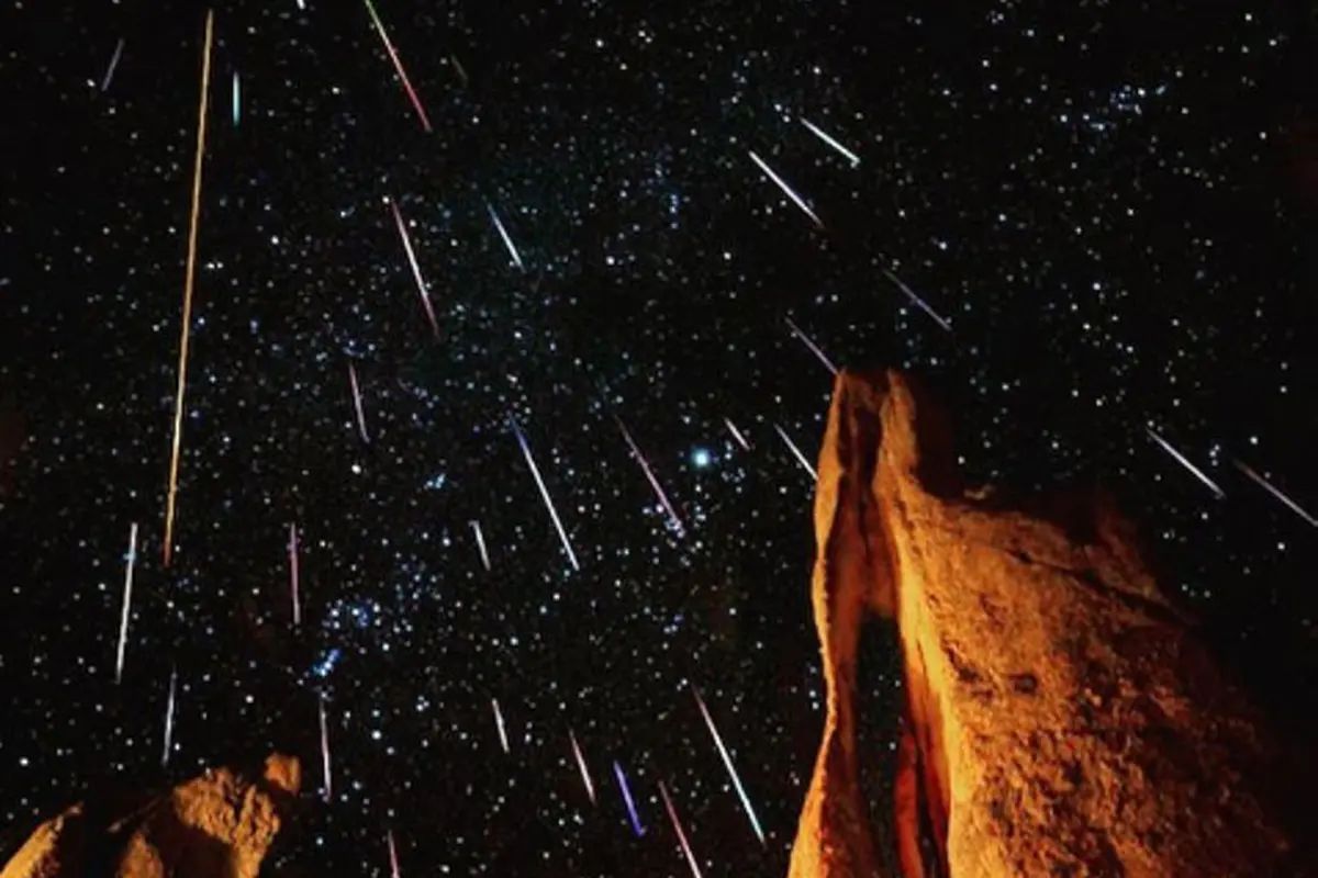 [Bintang] Ini 10 Potret Hujan Meteor yang Sanggup Buat Kamu Nangis