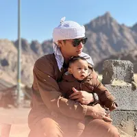 Dapat Perlakuan Istimewa, Ini 6 Foto Fatih Anak Lesti Kejora Saat Ibadah Umrah. (Foto: instagram.com/rizkybillar)