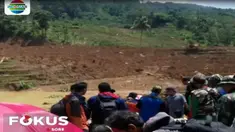 Tidak hanya hari ini, sejumlah warga mengaku telah datang untuk menonton dari hari Kamis kemarin.