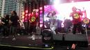 Grup band Kotak dan Tipe-X tampil pada acara doa bersama dan konser amal Salam Satu Jiwa di Bekasi, Jawa Barat, Minggu (8/1/2023). Konser ini merupakan bentuk dukungan dan solidaritas terhadap korban tragedi Kanjuruhan Malang. (Liputan6.com/Herman Zakharia)