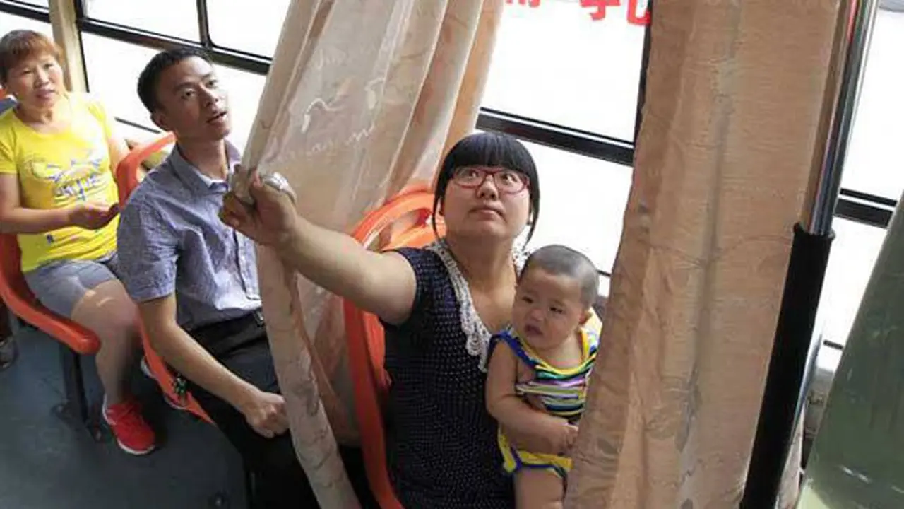 Keren, Bus Ini Sediakan Kursi Khusus Ibu Menyusui