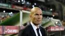 Zinedine Zidane merupakan pemain legendaris Real Madrid. Sebagai pelatih, Zizou juga sukses mempersembahkan 3 gelar Liga Champions, 2 gelar Liga Spanyol, 2 Piala Super Spanyol, 2 Piala Dunia Antarklub, dan 2 Piala Super UEFA dalam dua periode perdananya di Santiago Bernabeu. (AFP/Cristina Quicler)