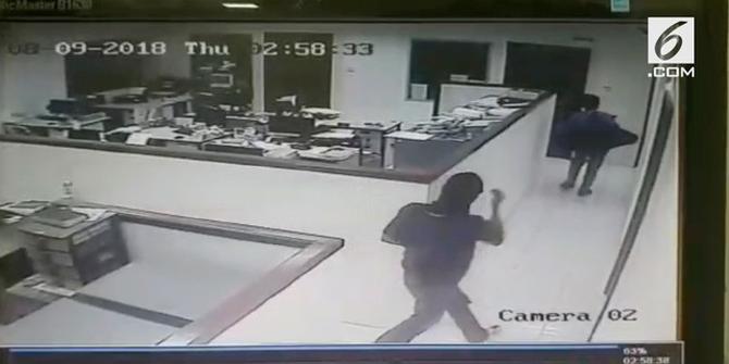 VIDEO: Rekaman CCTV Perampokan di Rumah Potong Kurban